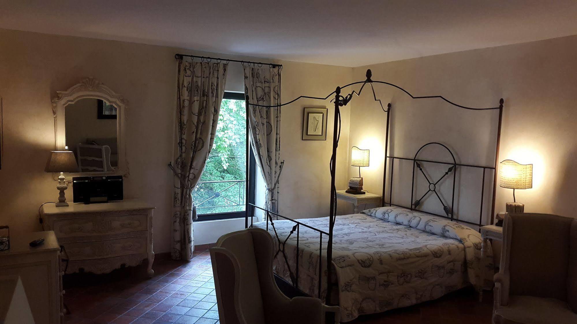Hotel Du Poete Fontaine-de-Vaucluse
